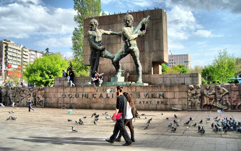 Güvenpark à Kızılay : monument dédié à la sécurité et cœur d'Ankara